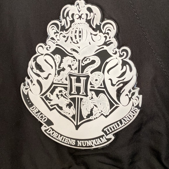 Boxlunch Harry Potter Hogwarts Hoodie Pullover Rain Jacket Windbreaker Black XL - Picture 2 of 6